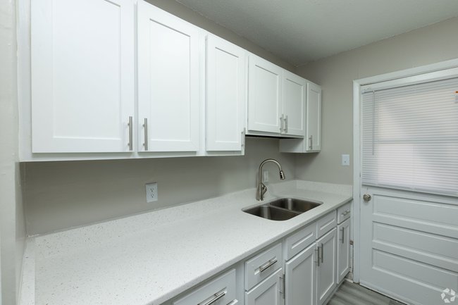 kitchen at Pine Lake Village located in Spartanburg, SC